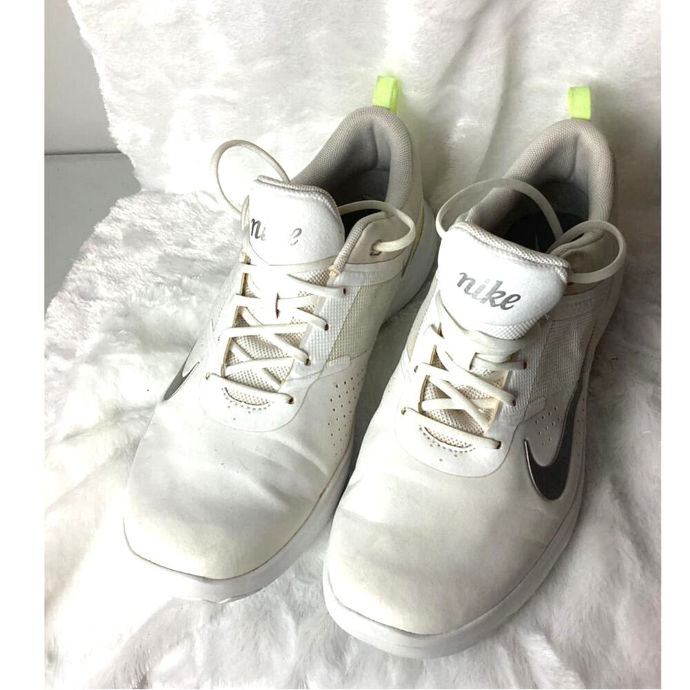 NIKE Women’s lacrosse turf cleats Shoes - 8W - White